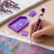 Стилус для алмазної мозаїки ColorArt 13 предметів – ручка для алмазної вишивки з 5 насадками, прозорий стилус із сухоцвітами, лоток для алмазів, гель-клей - зображення 4