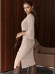 Жіноча трикотажна сукня до колін з меланжевим ефектом Dressa 44 Бежевий (mo19f74023-2737-11ec-8736-ac1f6bc5f30a) - зображення 4