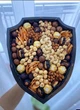 Подарунковий бокс у вигляді щита з горіхами та сухофруктами діаметр 28 см - зображення 2