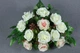 Ритуальная композиция GALA DECOR с 12 белыми и розовыми розами 60×35 см в кашпо | Поминальный декор, искусственные цветы премиум - изображение 2