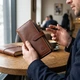 Интересный вертикальный кошелек из натуральной кожи Grande Pelle 11660 коричневый - изображение 2