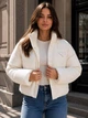 Куртка женская Fashion 3072 вафельная короткая с воротником-стойкой L молочная - изображение 4