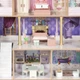 Drewniany domek dla lalek EcoToys Bella z zestawem mebli EF8306 (5905817012077) - obraz 6
