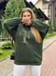 Худи женское без утепления свободного кроя с двойным капюшоном и с аппликацией из стразов двунитка 48-50 хаки (темно-зеленый) - изображение 3