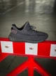 Кроссовки мужские и женские Adi Yeezy Boost 350 black / Ади Изи буст 350 черные рефлективные шнурки 45 - изображение 2
