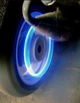 Светодиодная синяя LED подсветка колес на ниппель и золотник с батарейками за пару (2 шт.) для авто мото велосипеда - изображение 2