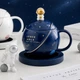 Подарочная керамическая чашка с крышкой ложкой и подставкой - подогревом Tomas SPACE ТМС-М620 dark blue - изображение 1
