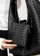 Большая повседневная женская плетеная сумка-шопер Sambag HOBO WEAVE L Черная - изображение 9