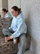 Женское худи из хлопка с вышивкой и манжетами из рибаны 42-48 голубой - изображение 2