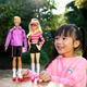 Набір Barbie Fashionistas 65th Anniversary Барбі та Кен Катання на роликах удвох, HXK90 - зображення 6