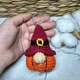 Брелок Гномік гарбуз Хелловін в'язаний ручної роботи амігурумі Hand Made 8х5 см Бордовий 217-1 - зображення 2