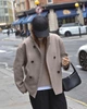 Женское короткое пальто-жакет oversize, двубортное бежевого цвета S - изображение 5
