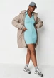 Платье мини Missguided бирюзового цвета размер 8 (36) с коротким рукавом воротником и застежкой-молнией спереди из полиэстера хлопка и эластана - изображение 3