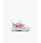 Кроссовки детские Nike Team Hustle D 11 23.5 Білий DV8995-102 - изображение 2