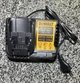 Зарядний пристрій DeWALT DCB1104 - зображення 4