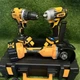 Набор инструментов 3в1 DeWalt 48 В 5 А·ч аккумуляторный шуруповерт DCD771 54 Нм дрель УШМ DCG405 125 мм болгарка 800 Вт гайковерт DCF892P2T 200 Нм бесщеточный 7000 об мин для ремонта строительства монтажа автосервиса с двумя АКБ кейсом - изображение 6