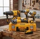 Набор инструментов 4в1 DeWalt 48 В 6 А·ч аккумуляторный ударный шуруповерт DCD996 95 Нм дрель УШМ DCG413 болгарка 125 мм перфоратор DCH263 3.8 Дж SDS Plus гайковерт DCF922 800 Нм для строительства ремонта монтажа автосервиса с 3 АКБ кейсом - изображение 2