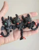 Подвижная игрушка-брелок Дракончик Беззубик черного цвета с выдвинутым языком. - изображение 2