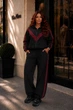 Жіночий спортивний костюм-двійка з плащової тканини, куртка на блискавці та широкі штани з лампасами ELFBERG MAJ-2251 54-56 Чорний (2000001009277) - изображение 3