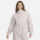 Куртка жіноча Nike Sportswear Everything Wovens S Світло-кремовий FN3669-019 - зображення 1