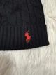 Шапка Polo Ralph Lauren Унісекс Чорного Кольору (червоний логотип) в'язана - ONE SIZE (444-uzx-8on) - зображення 4
