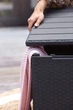 Садовый ящик-столик Keter Vigo Storage Box 37х37х37 см под ротанг, графитовый - изображение 8