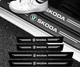 Накладки на пороги Skoda защитные карбоновые наклейки 4 шт чёрная плёнка с зелёной светоотражающей надписью для автомобиля против царапин износа сколов декоративная защита дверей 60х7 40х7 см - изображение 7