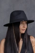 Шляпа федора&nbsp;женская с золотой цепью D.Hats цвет черный - изображение 2