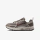 Кросівки жіночі Nike Vomero 5 (Gs) 36.5 Коричневий HF6998-200 - зображення 1