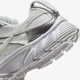 Кроссовки женские Nike W V5 Rnr 36.5 Белый HQ7901-112 - изображение 8
