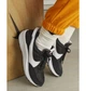 Кроссовки женские Nike Waffle Debut 36.5 Черно-белый DH9523-002 - изображение 6