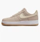 Кросівки жіночі Nike Air Force 1 07 39 Бежевий DD8959-111 - зображення 1