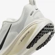 Кросівки чоловічі Nike Vomero 18 Coconut Milk 41 Кремовий HM6803-101 - зображення 11