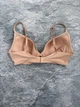Бюстгальтер зі вставними подушечками Thirdlove 24/7 Classic Uplift Plunge Bra - Бежевий - 70D - изображение 4