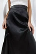 Женская атласная юбка миди с разрезом RICA MARE MKRM4160 - 44, Чорний - изображение 2