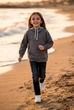 Худи оверсайз с карманом-кенгуру и принтом для девочки Kiddo темный серый 134 см - изображение 1