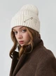 Трендовая вязаная шапка рванка с рваным декором и булавкой JOY KNIT молочная - изображение 1