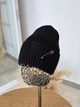 Трендовая вязаная шапка рванка с рваным декором и булавкой JOY KNIT черная - изображение 2