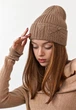 Трендовая вязаная шапка рванка с рваным декором и булавкой JOY KNIT бежевая - изображение 1