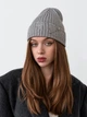 Трендовая вязаная шапка рванка с рваным декором и булавкой JOY KNIT серая - изображение 1