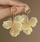 Жіночі сережки підвіски Квіти Fashion jewelry Молочні - зображення 8