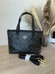 Женская сумка Coach Crossbody Tote Bag черная, сумка-тоут Коач через плечо, сумочка Коуч с регулируемым ремнем - изображение 3