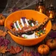 Оранжевая конфетница Halloween Candy Bowl с рукой скелета - изображение 3