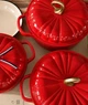 Чугунная кастрюля Тыква Red 6,5л с высококачественной эмалью с крышкой и металлической ручкой красная индукция - изображение 3