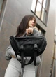 Велика жіноча поясна сумка бананка з поліестеру міська Sambag DynamicDart трансформер, чорна 60506 - зображення 5