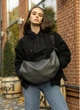 Женская сумка хобо Sambag HOBO Dolly графитовая из экокожи большая городская сумка через плечо 69042 - изображение 10