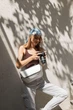 Шкіряна сумка-бананка для фотоапарата з натуральної шкіри Наппа на пояс і через плече, біла 69611 - зображення 7