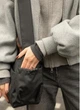Женская сумка для ноутбука Sambag Flex Dart черная водоотталкивающая сумка через плечо для MacBook 13–14 дюймов 69043 - изображение 10