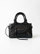 Жіноча сумка Balenciaga Le City Bag 24*17*11 см чорного кольору з жатої глянцевої шкіри з темною металевою фурнітурою, плетеними ручками та довгими шкіряними шнурками. - изображение 1