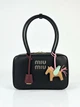 Жіноча сумка Miu Miu Beau Leather Bag 30*18*9 см чорна (Black) з м'якої шкіри, з тисненим логотипом, довгими ручками та декоративним шнурком. - изображение 1